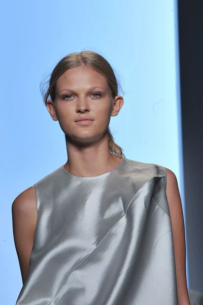 Look 10